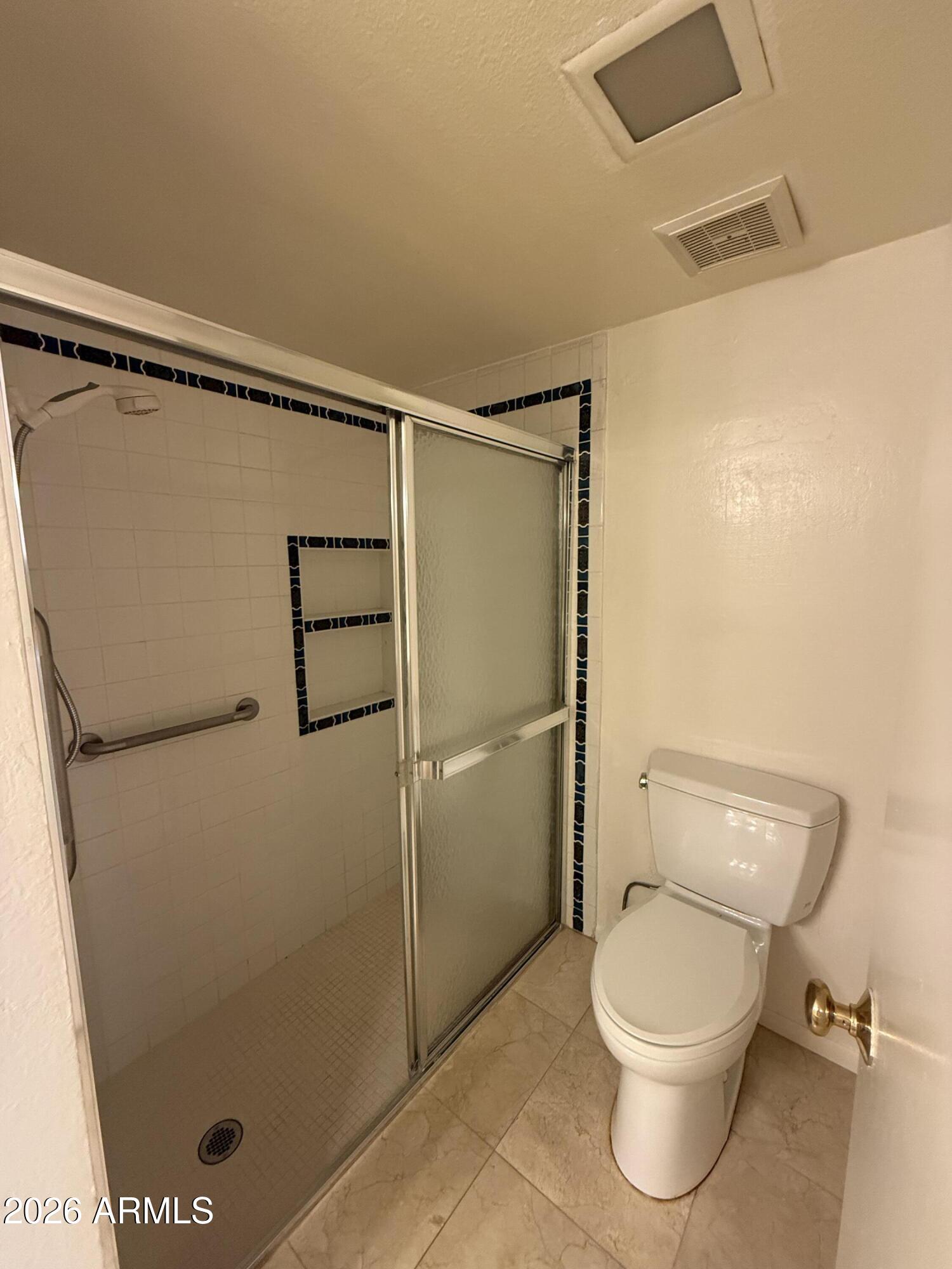 621 East Calavar Road Phoenix, AZ 85022 - Photo 16 of 31 Primary Bath