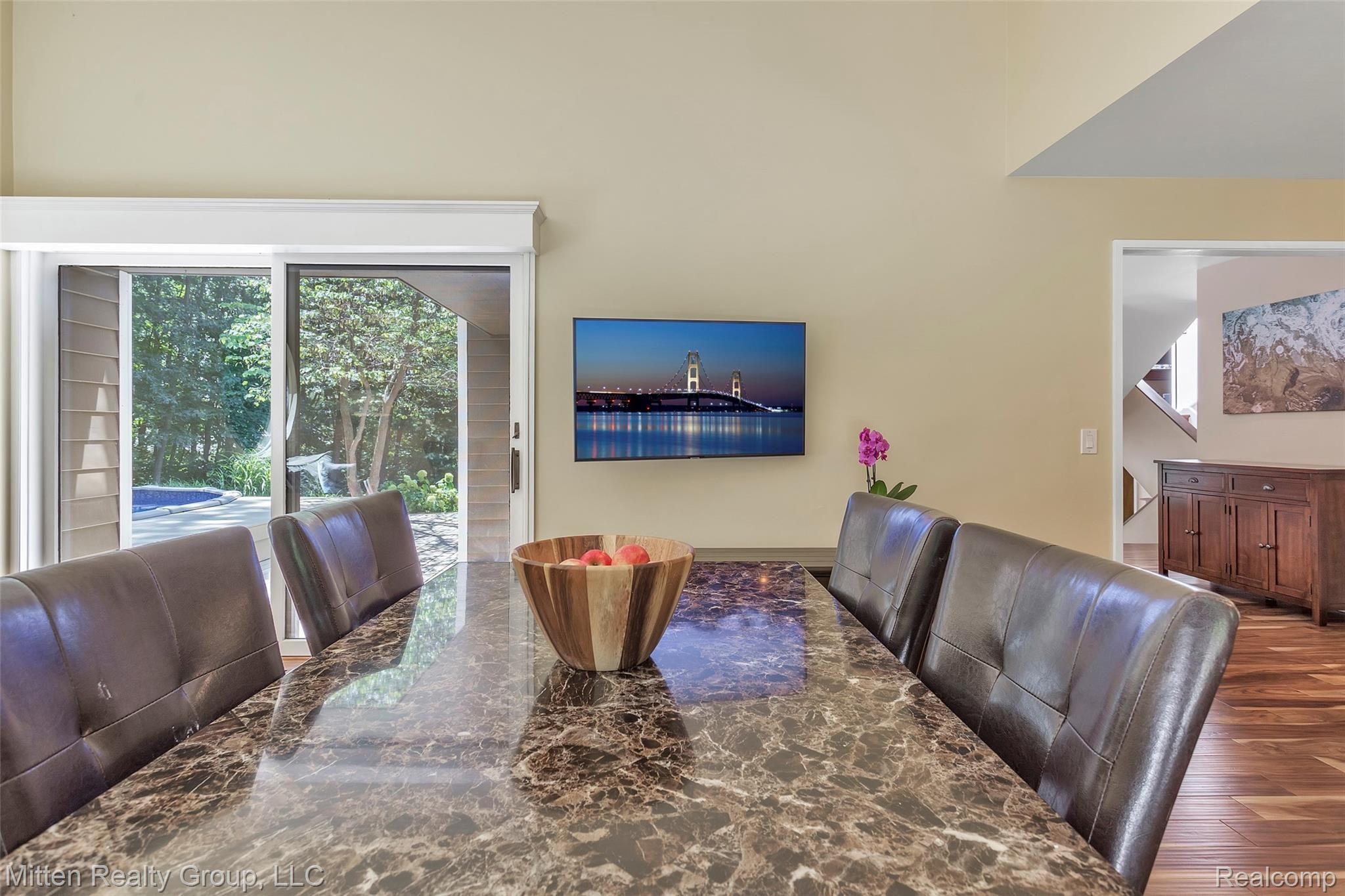 11290 Windy Ridge Drive Fenton, MI 48430 - Photo 15 of 57 11290-windy-ridge-trl-fenton-mi-48430-windowstill-15.jpg
