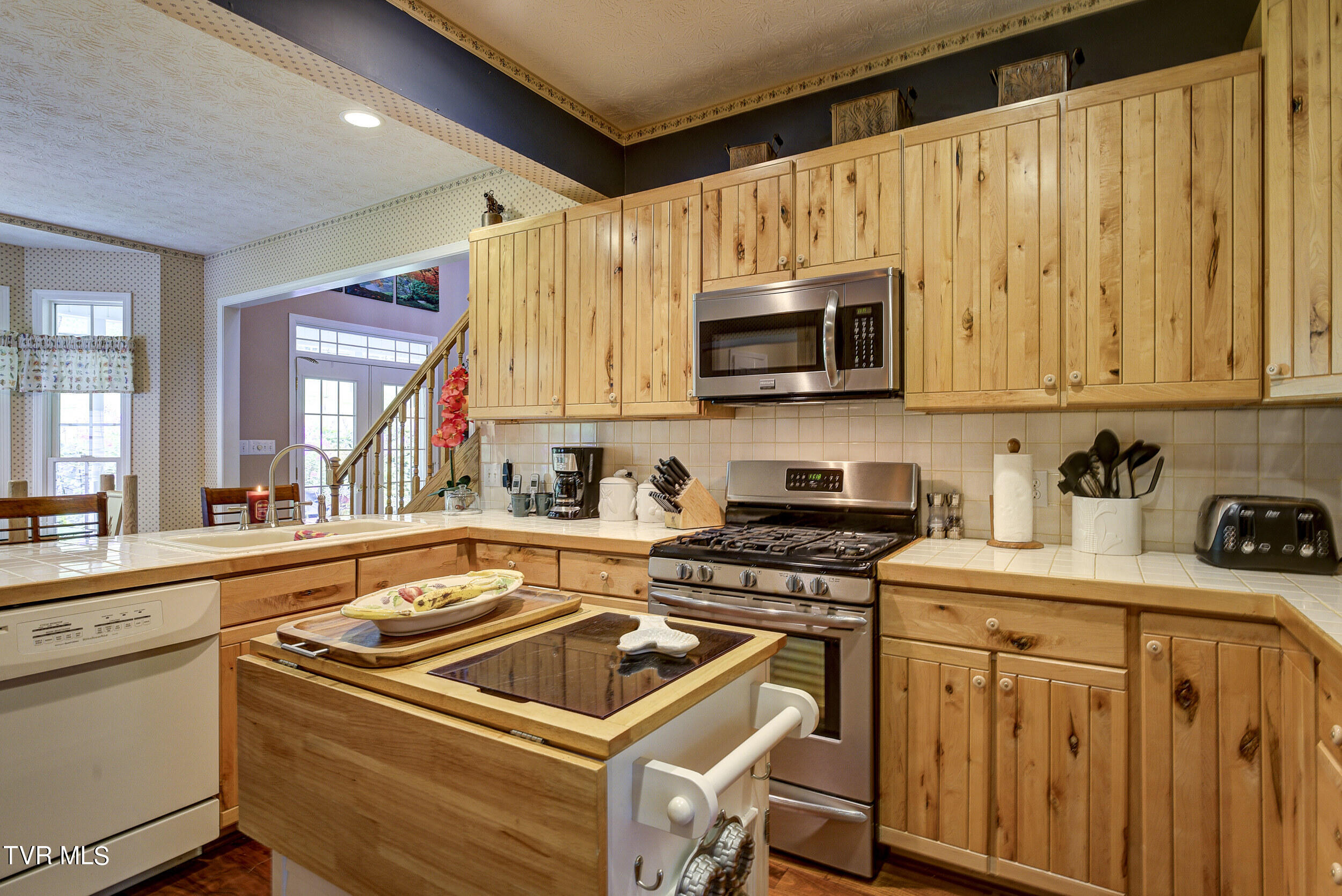 296 Earl Howard Road Shady Valley, TN 37688 - Photo 8 of 129 Earl- (7 of 105)