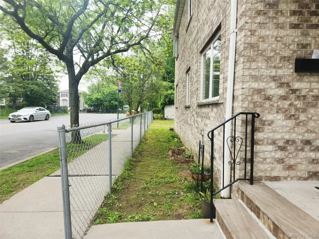 a view of a pathway of a house with backyard