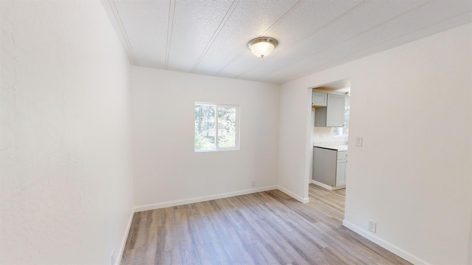 2753 Russell Road Grants Pass, OR 97526 - Photo 7 of 26 Dining room