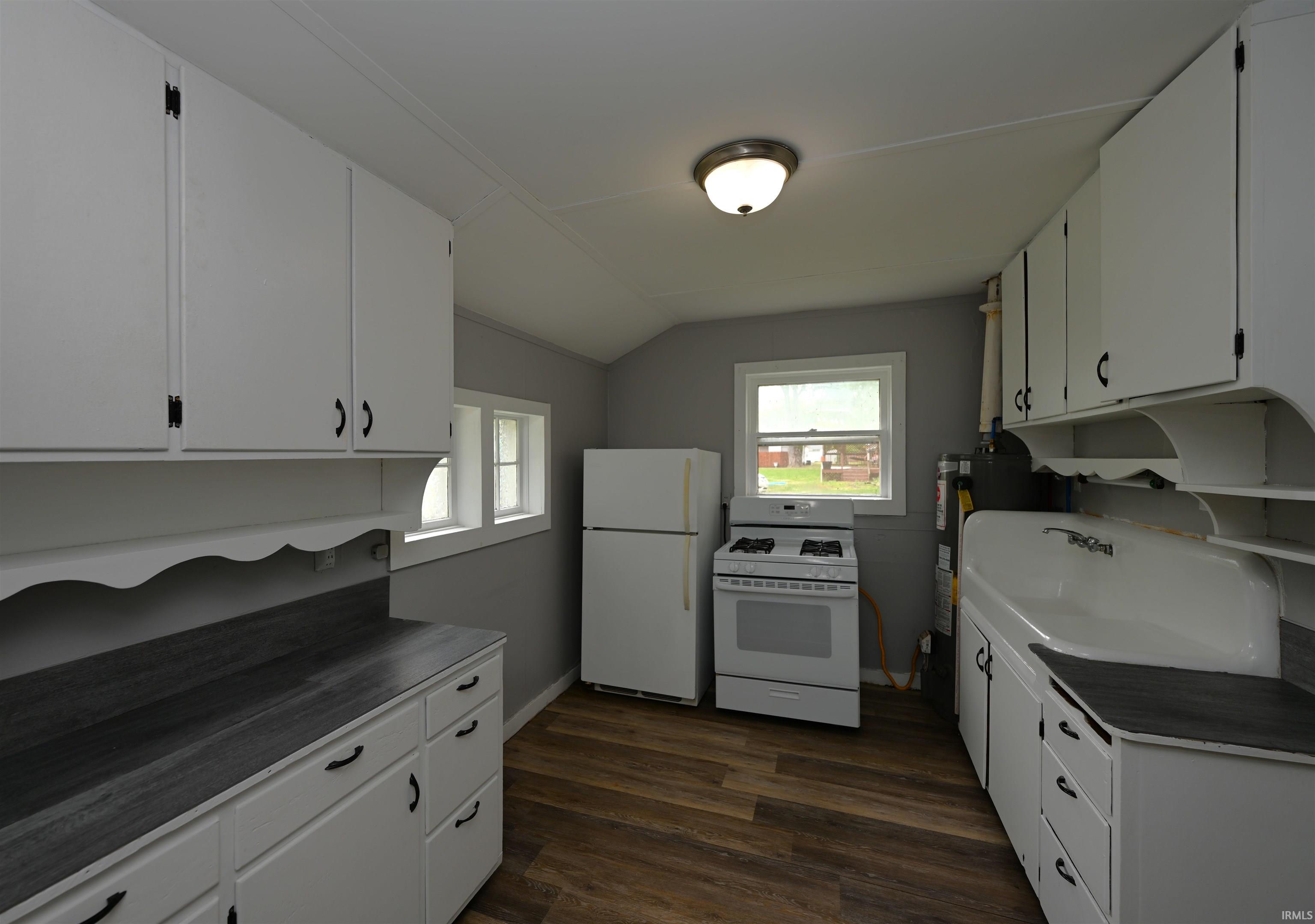 319 West 13th Street Winamac, IN 46996 - Photo 12 of 23