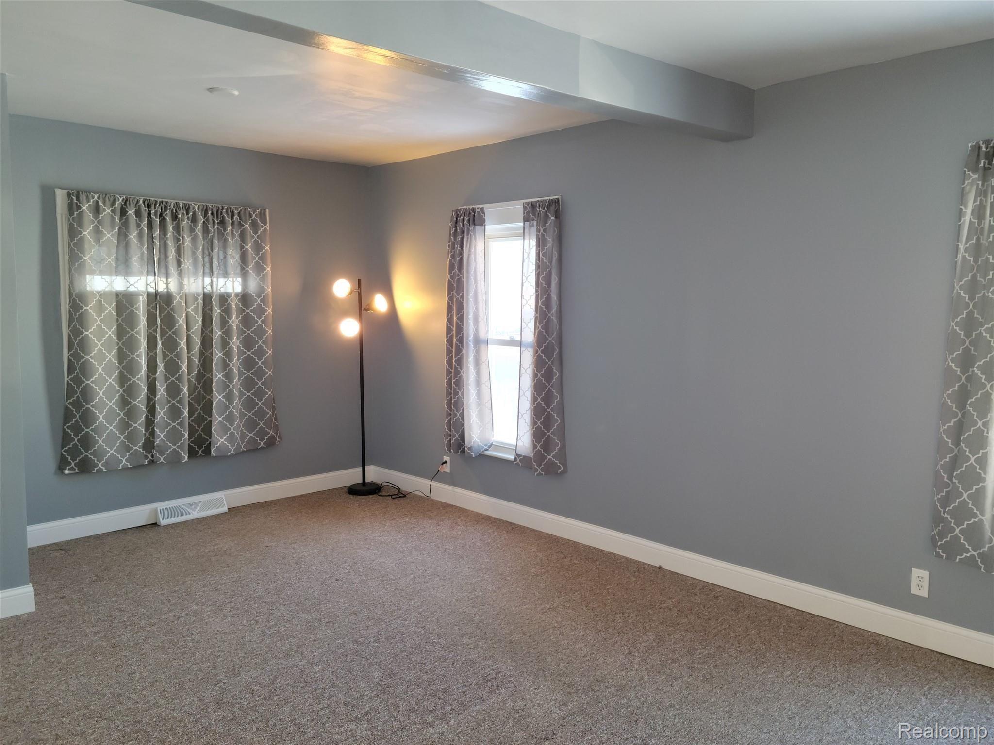 3231 West Ray Road Fenton, MI 48430 - Photo 28 of 35 Living room