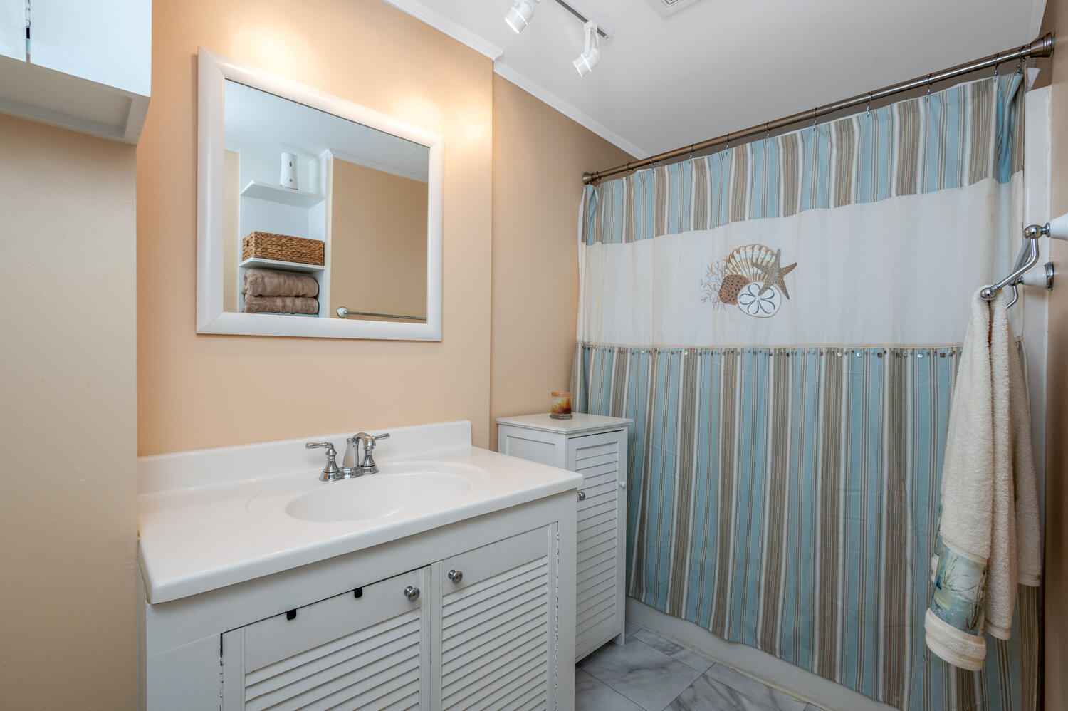 178 Veranda Street Portland, ME 04103 - Photo 17 of 36 Bathroom