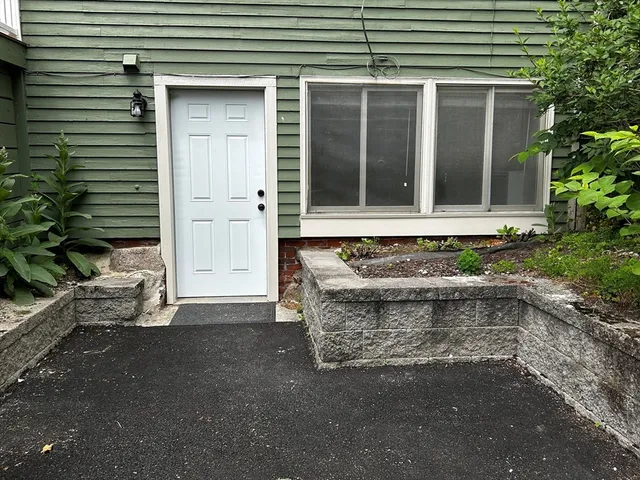 $2,200 | 55 Hale Street, Unit B, Beverly, MA 01915