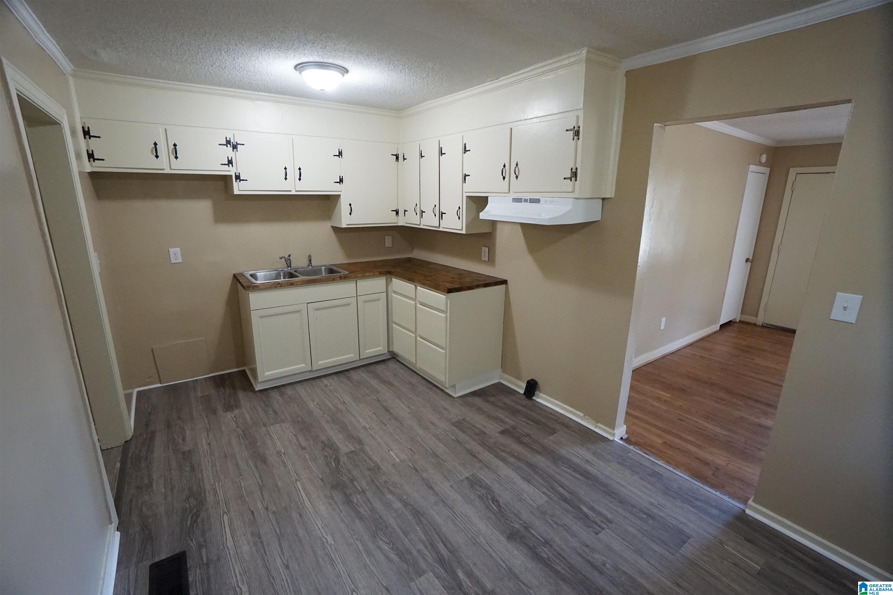1688 18th Way Southwest Birmingham, AL 35211 - Photo 9 of 37