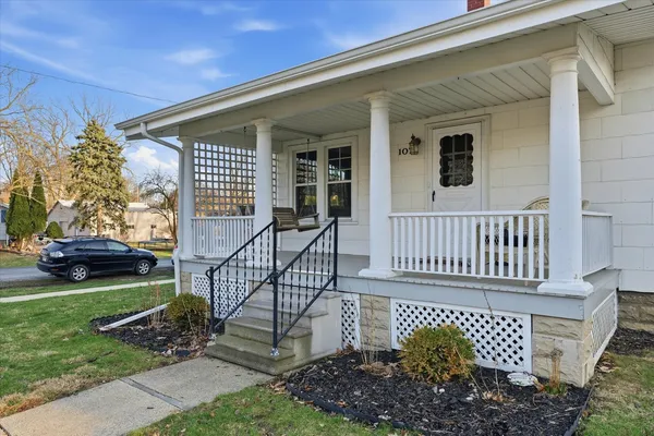 $229,000 | 107 East Dunbar Street, Mahomet, IL 61853