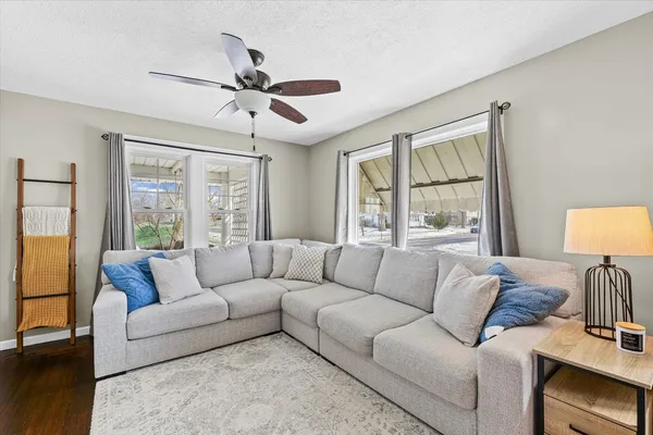 $229,000 | 107 East Dunbar Street, Mahomet, IL 61853