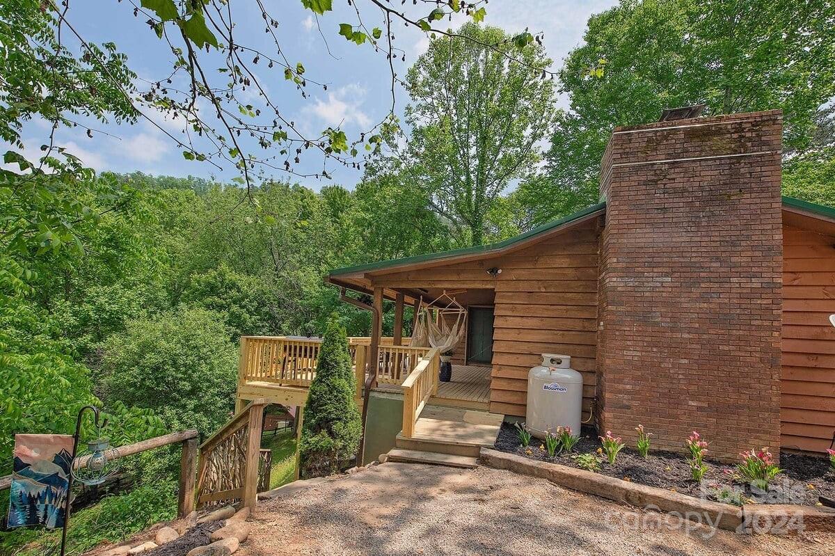 154 Deer Run Road Canton, NC 28716 - Photo 1 of 22