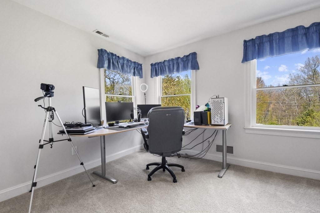 402 Lowell Road Groton, MA 01450 - Photo 16 of 37