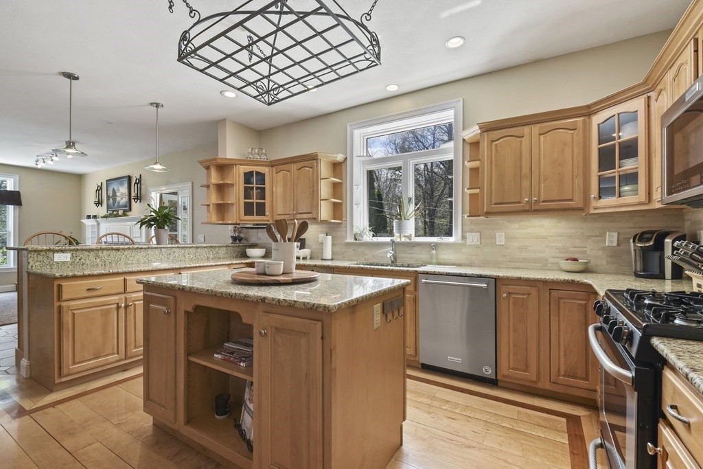 402 Lowell Road Groton, MA 01450 - Photo 6 of 37