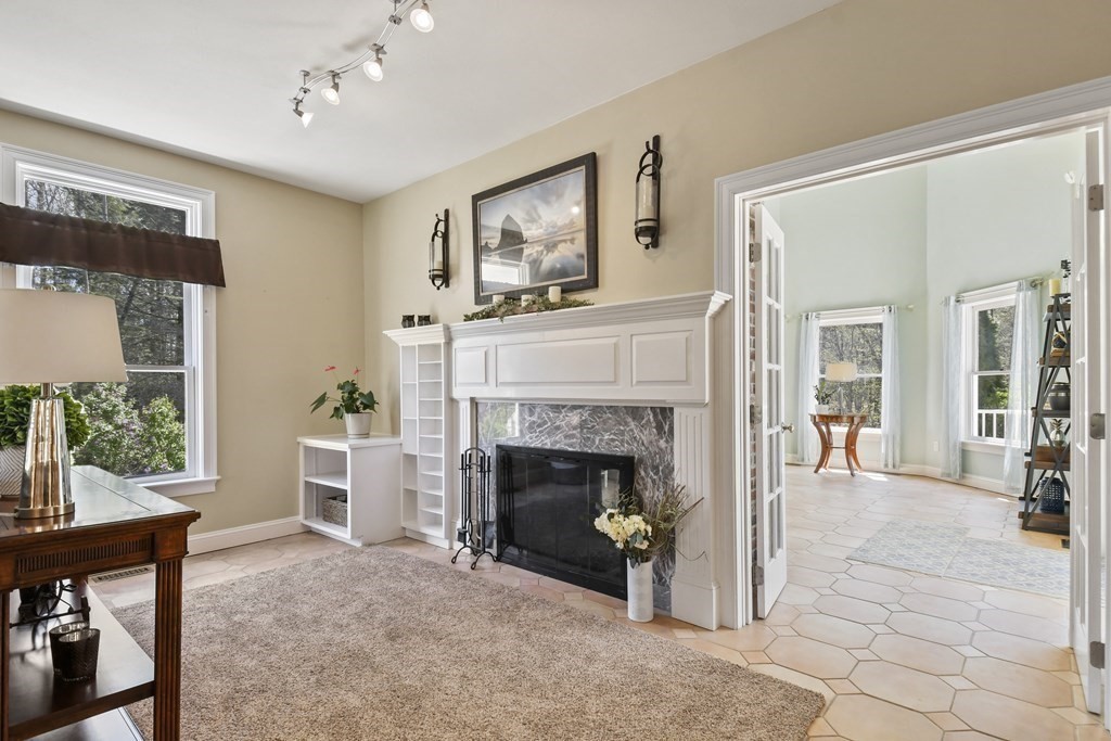 402 Lowell Road Groton, MA 01450 - Photo 10 of 37