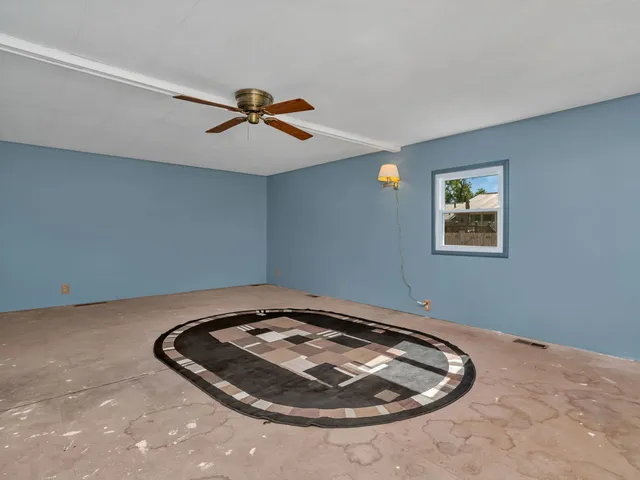 $220,000 | 304 South East Street, Gardner, IL 60424