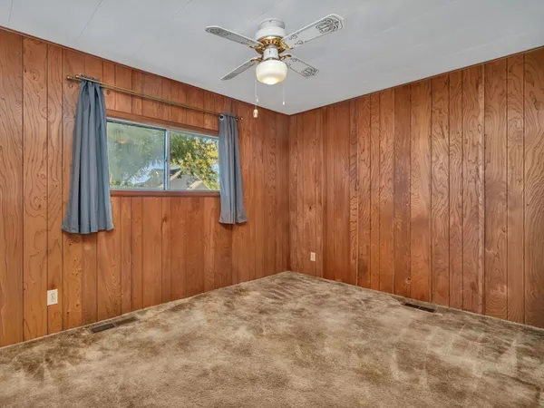 $206,000 | 304 South East Street, Gardner, IL 60424