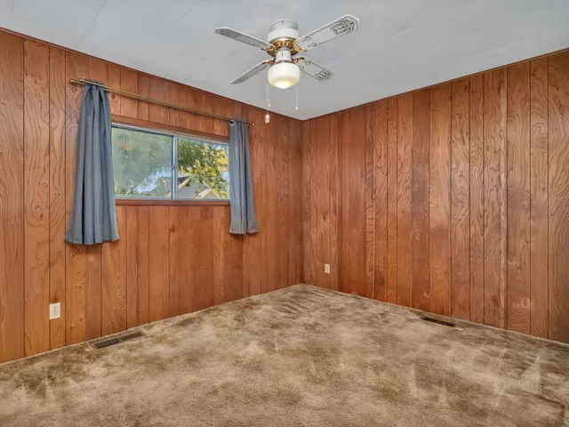 $220,000 | 304 South East Street, Gardner, IL 60424