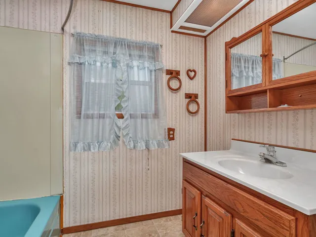 $220,000 | 304 South East Street, Gardner, IL 60424