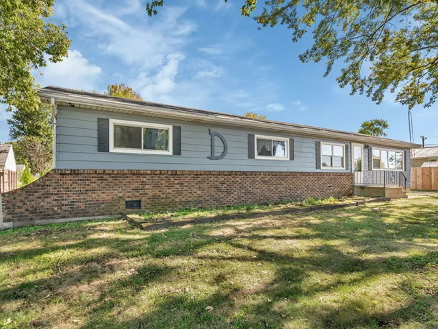 $220,000 | 304 South East Street, Gardner, IL 60424