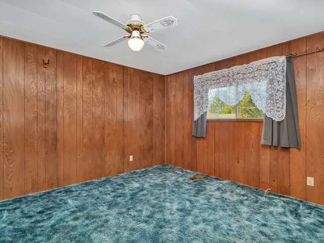 $220,000 | 304 South East Street, Gardner, IL 60424