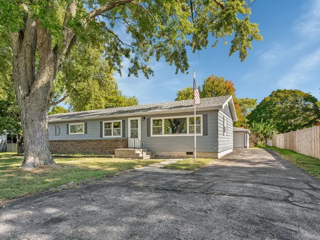 $220,000 | 304 South East Street, Gardner, IL 60424