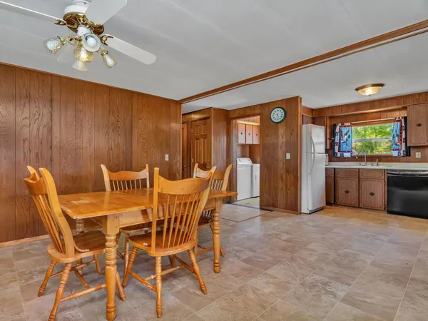 $206,000 | 304 South East Street, Gardner, IL 60424