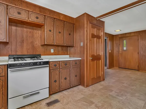 $206,000 | 304 South East Street, Gardner, IL 60424