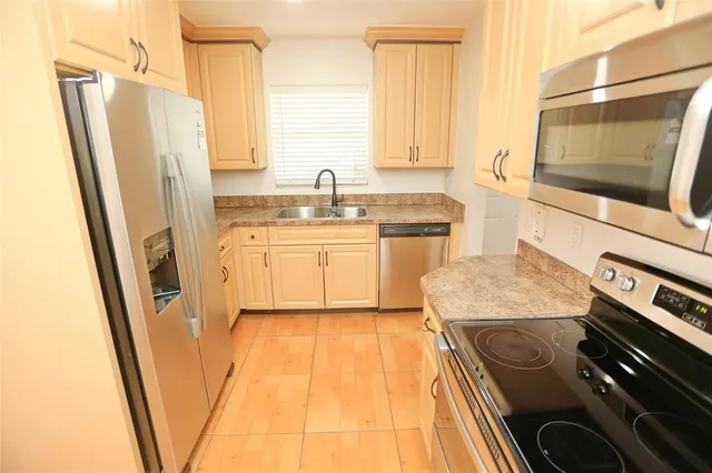 $330,000 | 6616 North Parkway Drive, Unit 6616, Pompano Beach, FL 33068