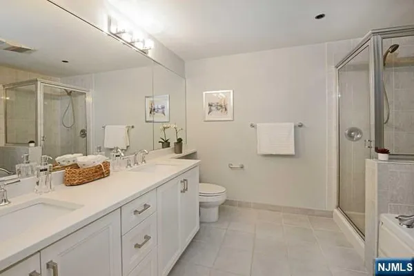 $4,500 | 307 Adams Court, Unit 307, Edgewater, NJ 07020