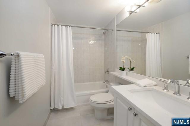 307 Adams Court, Unit 307 Edgewater, NJ 07020 - Photo 15 of 24