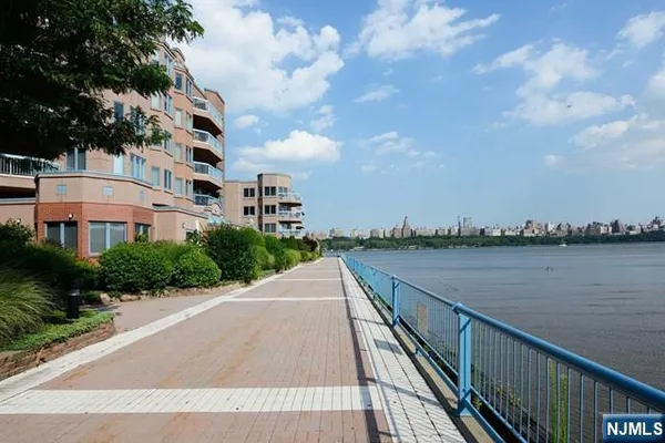 $4,500 | 307 Adams Court, Unit 307, Edgewater, NJ 07020