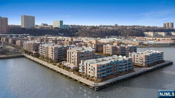 $4,500 | 307 Adams Court, Unit 307, Edgewater, NJ 07020