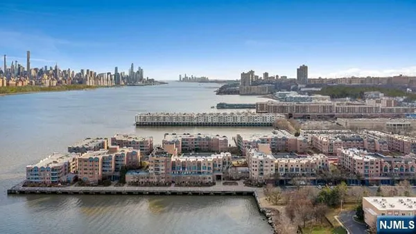 $4,500 | 307 Adams Court, Unit 307, Edgewater, NJ 07020