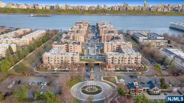 $4,500 | 307 Adams Court, Unit 307, Edgewater, NJ 07020