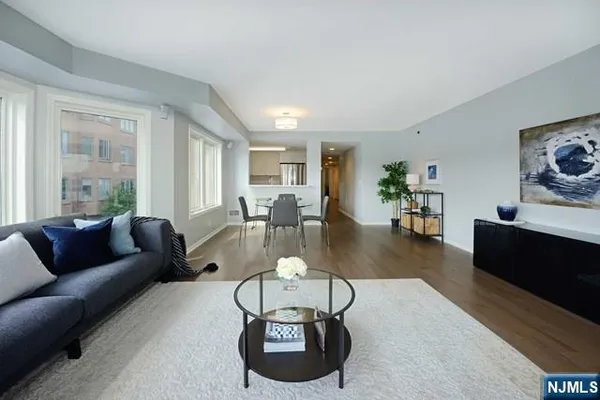 $4,500 | 307 Adams Court, Unit 307, Edgewater, NJ 07020