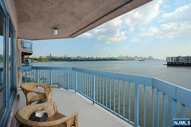 307 Adams Court, Unit 307 Edgewater, NJ 07020 - Photo 9 of 24