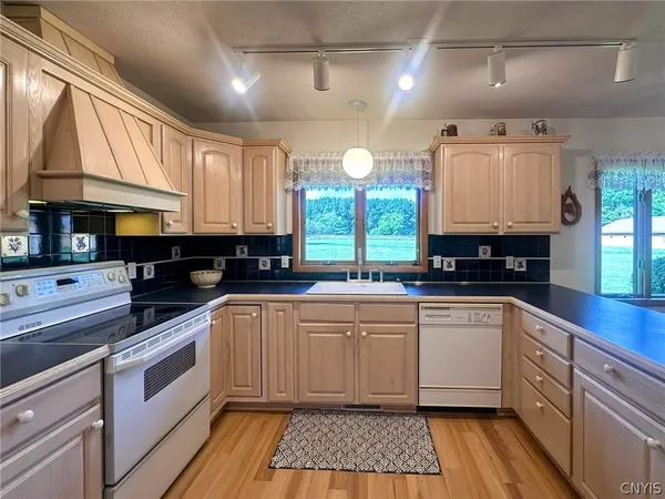 $749,900 | 2354 Middle Road, Oneida, NY 13409