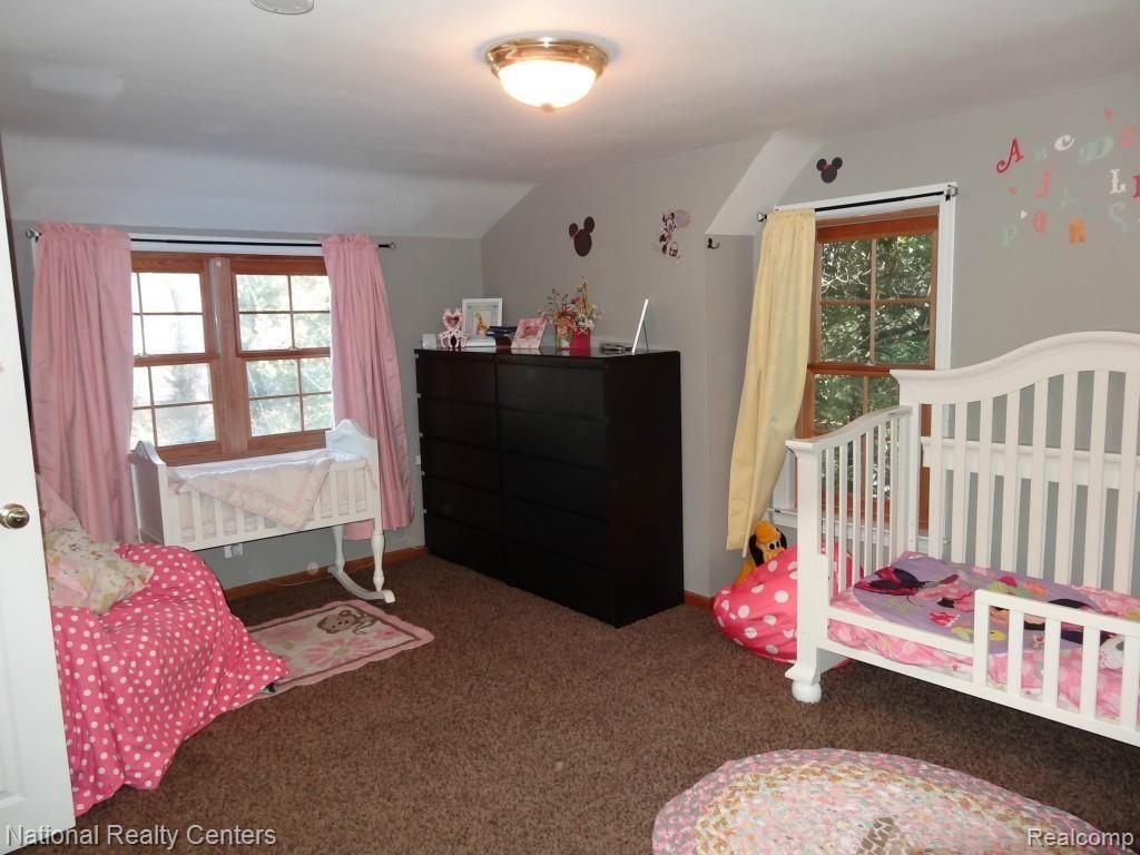 16678 Rougeway Street Livonia, MI 48154 - Photo 19 of 38 Upper level bedroom 2