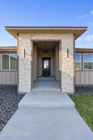 $399,900 | 305 Victoria Street, Sunnyside, WA 98944