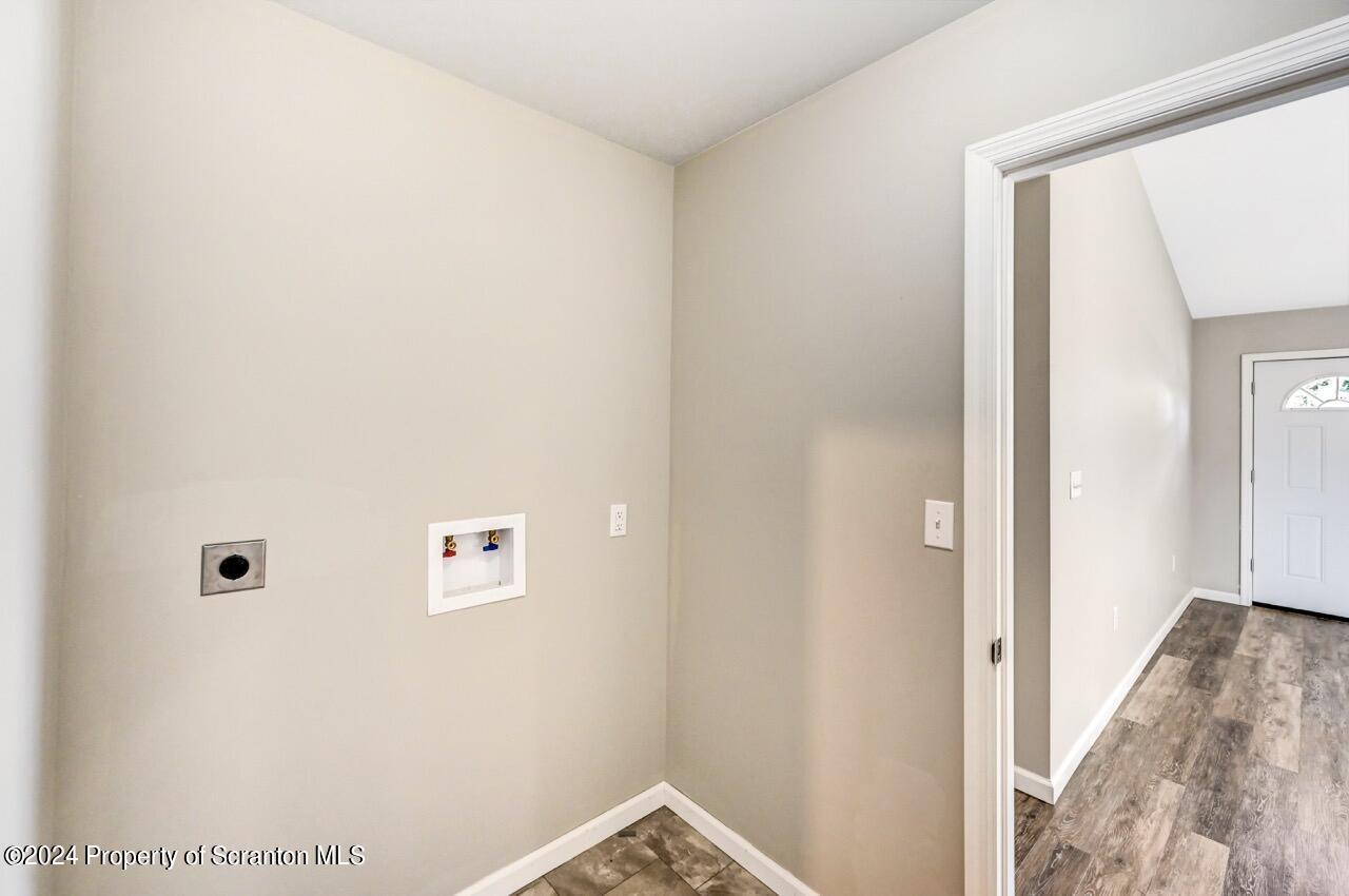 551 Back Street Scranton, PA 18504 - Photo 41 of 47 a view of a hallway