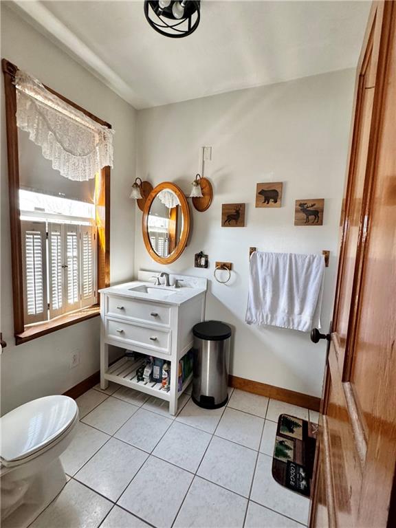 211 Stephens Street Vanderbilt, PA 15486 - Photo 26 of 48 a room with furniture and a window