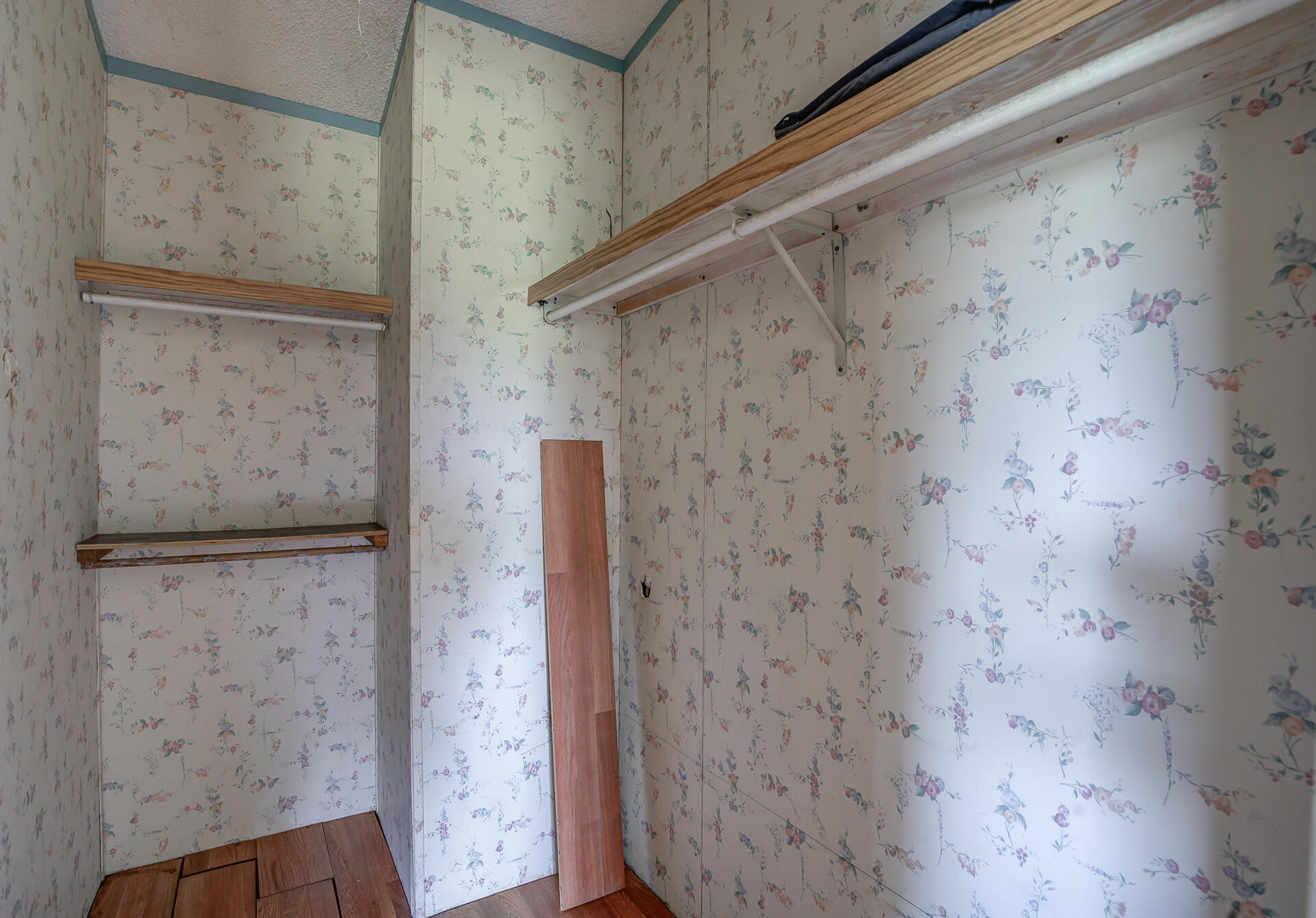 4450 Locust Road Anderson, CA 96007 - Photo 31 of 40 a bathroom with a shower