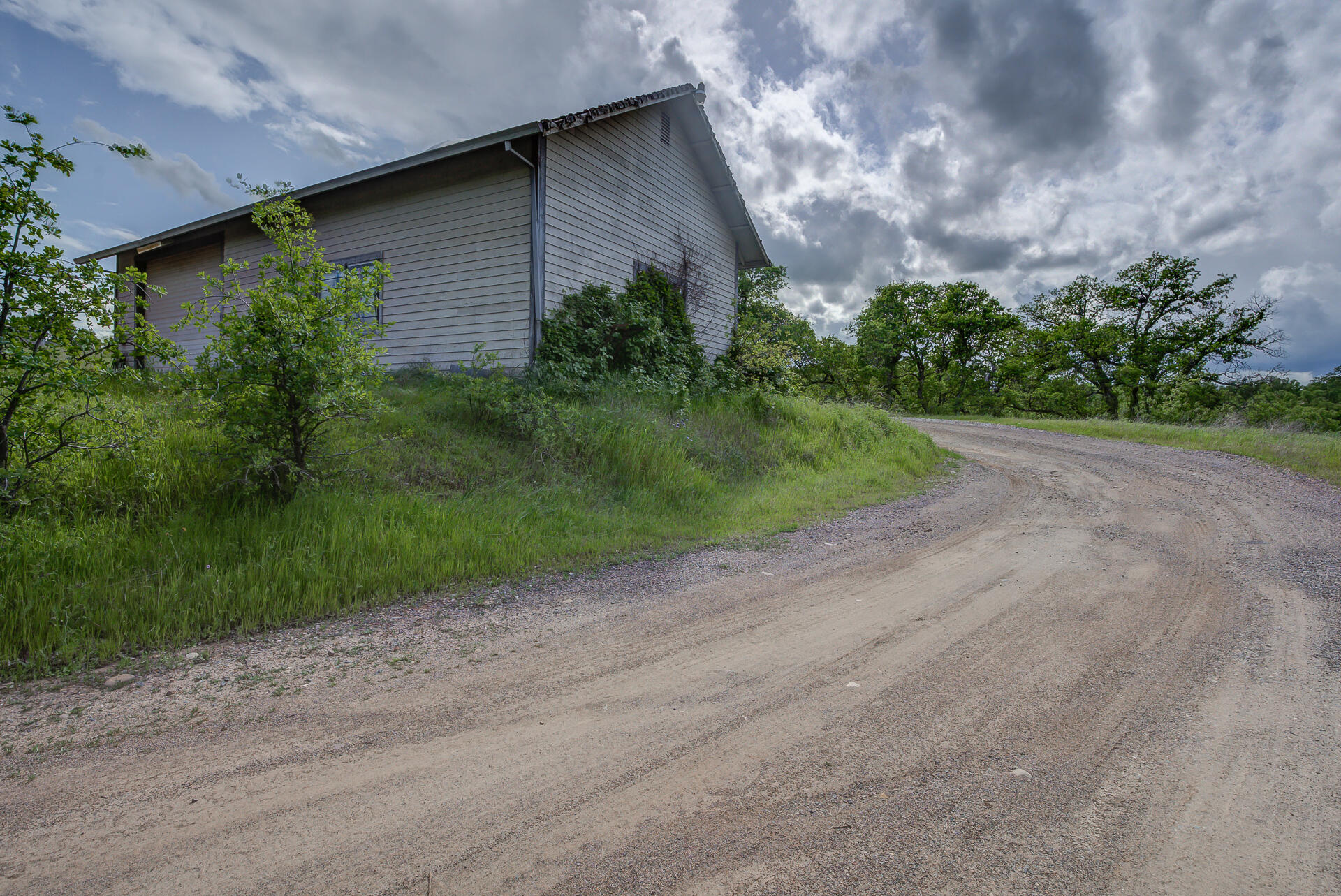 4450 Locust Road Anderson, CA 96007 - Photo 35 of 40 a backyard of a house with plants and trees