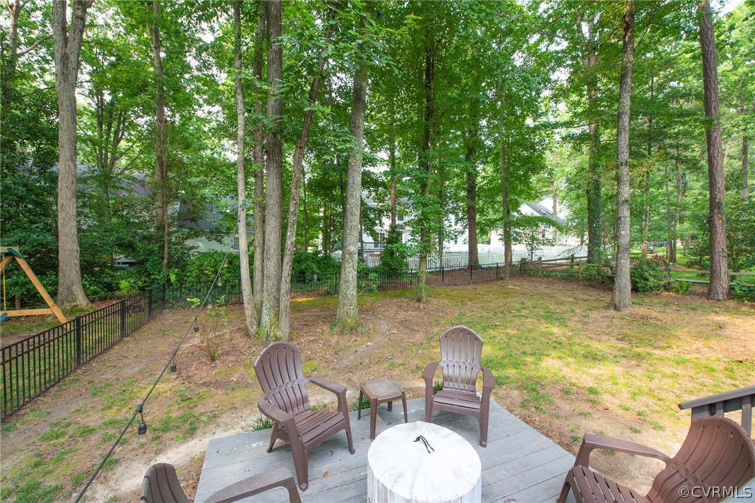 13810 Shadow Ridge Road Midlothian, VA 23112 - Photo 38 of 40 a backyard of a house with table and chairs