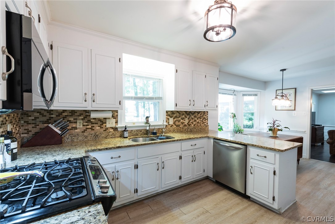 13810 Shadow Ridge Road Midlothian, VA 23112 - Photo 9 of 40 a kitchen with stainless steel appliances granite countertop a sink a stove a cabinets and wooden floors