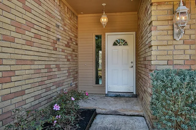 a view of a pathway both side of house