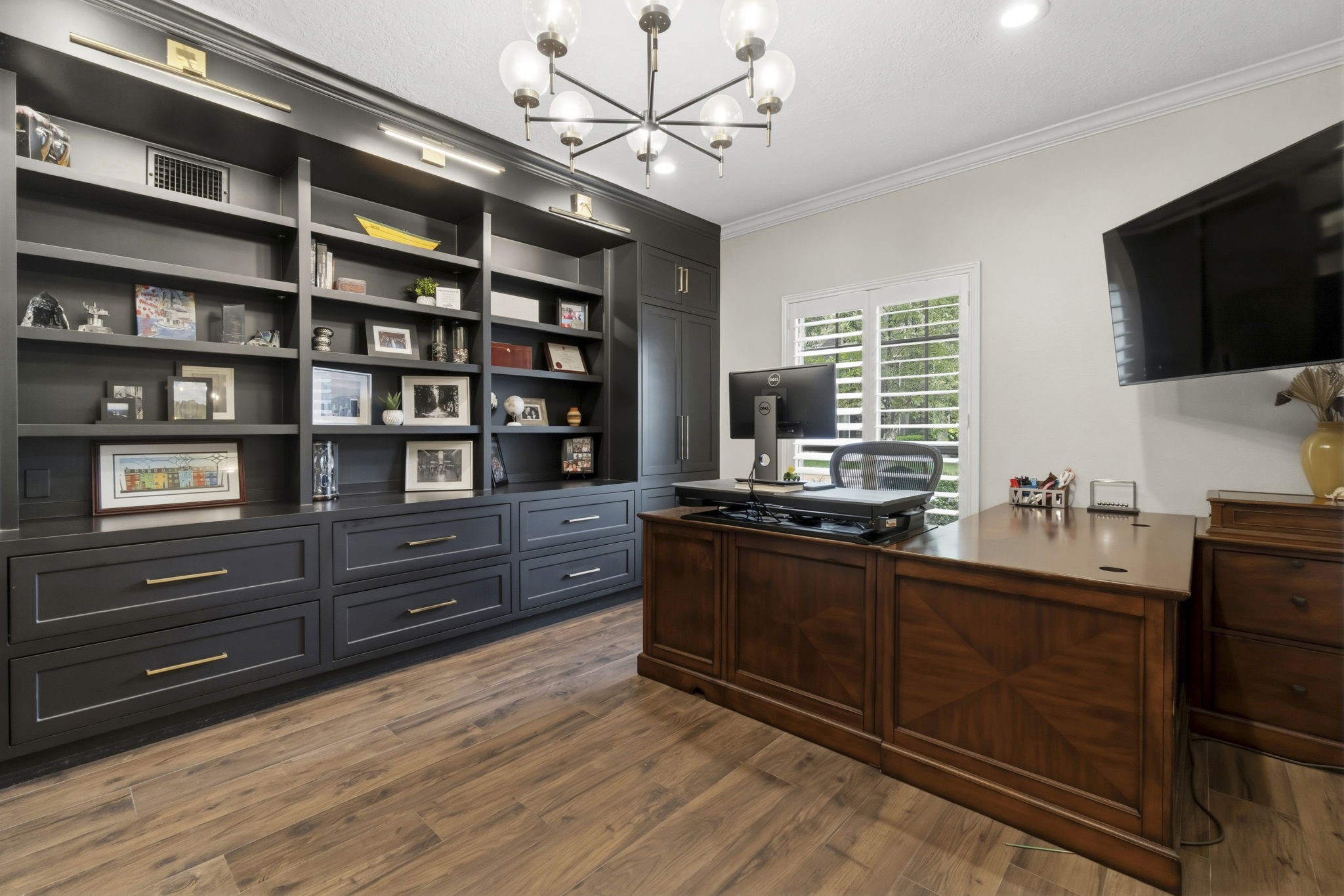 23 Rustic View Court The Woodlands, TX 77381 - Photo 4 of 18 Handsome study with newly custom-built cabinets