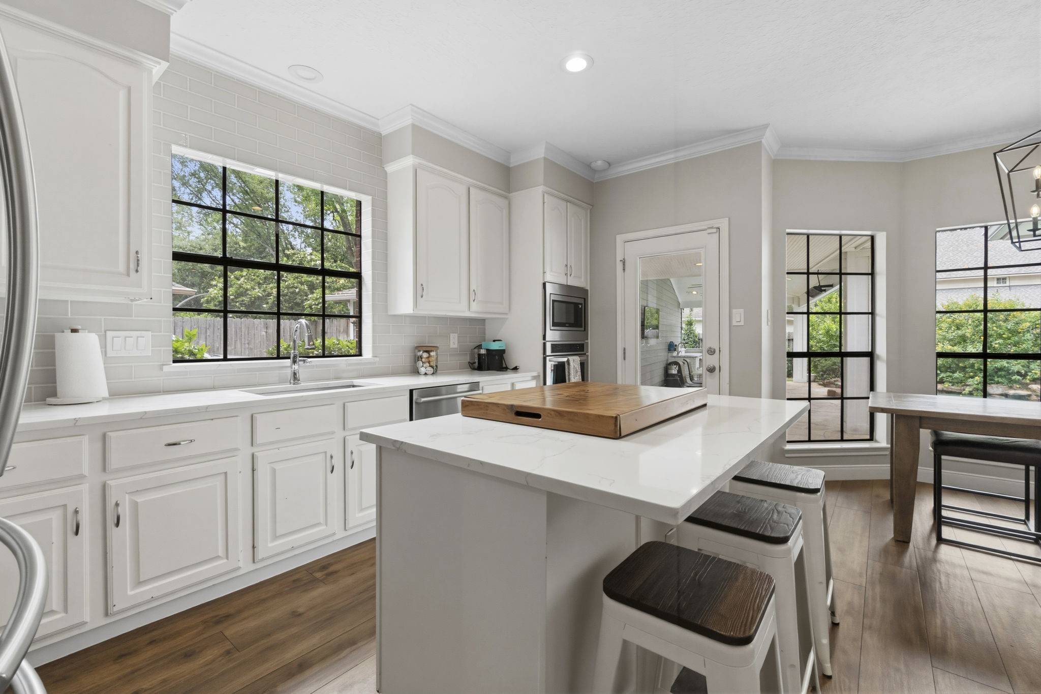 23 Rustic View Court The Woodlands, TX 77381 - Photo 7 of 18