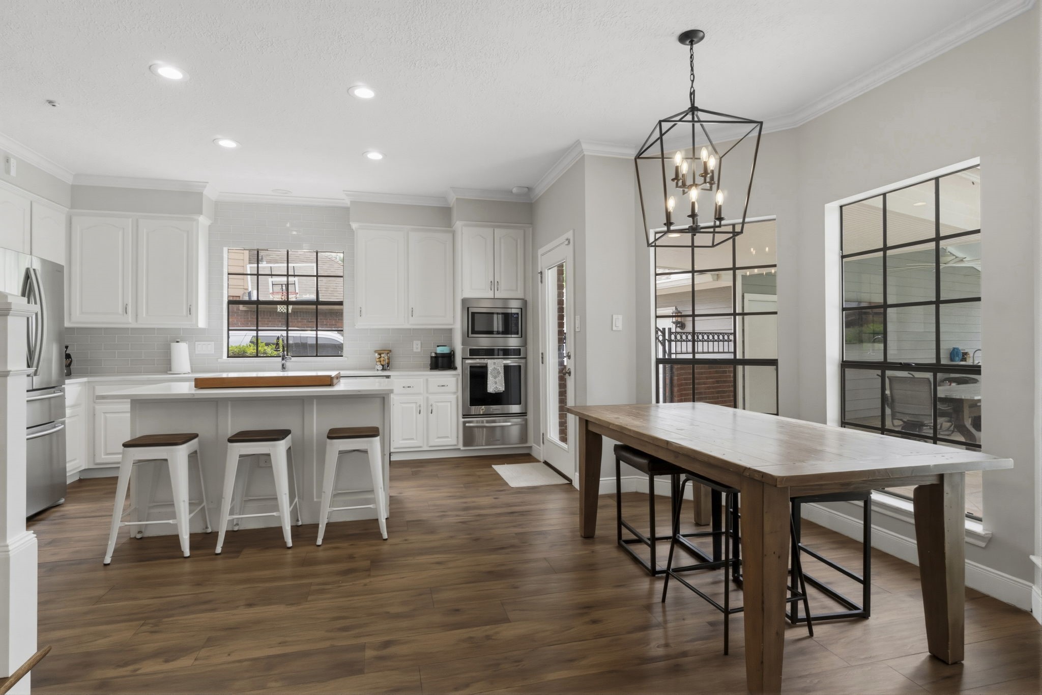 23 Rustic View Court The Woodlands, TX 77381 - Photo 8 of 18 Spacious kitchen with counter height island and eat in breakfast area