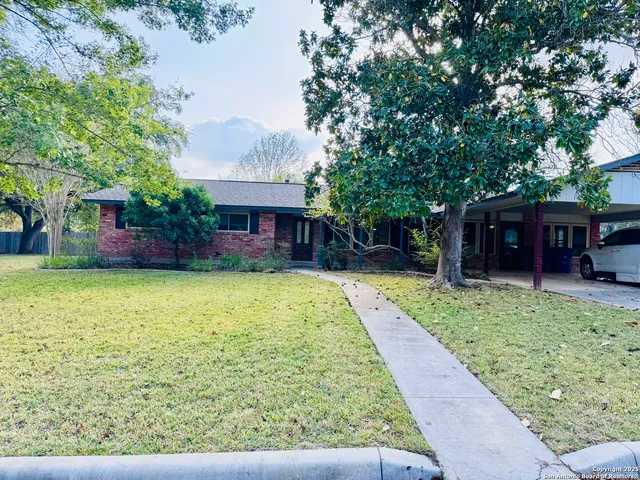 $379,000 | 1705 Hickory Street, Floresville, TX 78114