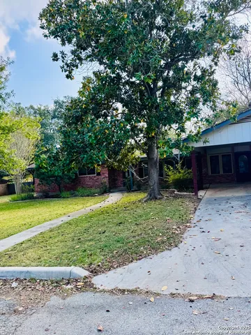 $379,000 | 1705 Hickory Street, Floresville, TX 78114