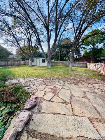 $379,000 | 1705 Hickory Street, Floresville, TX 78114